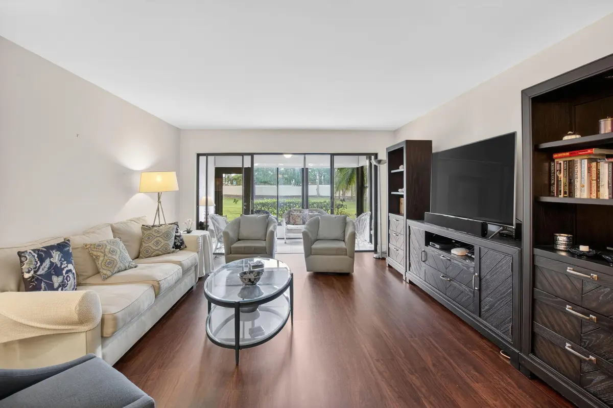 Living Room at 5021 Oakhill Lane 114, Delray Beach