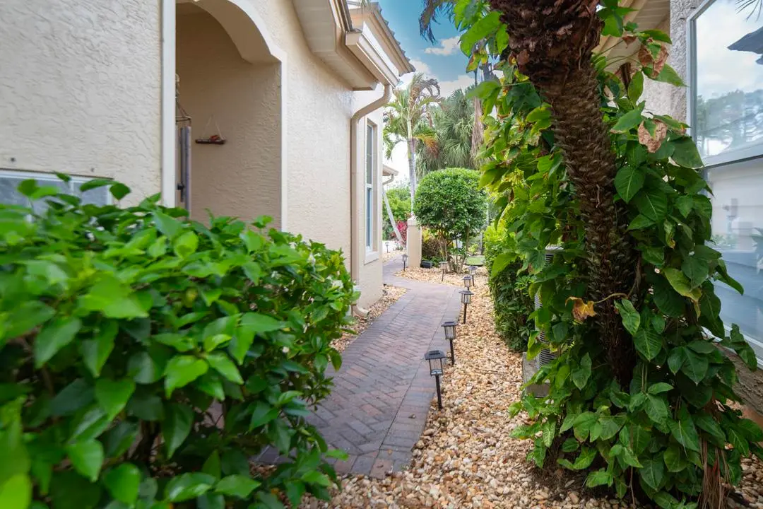 Side Entry 2 at 3741 NW Willow Creek Drive, Jensen Beach