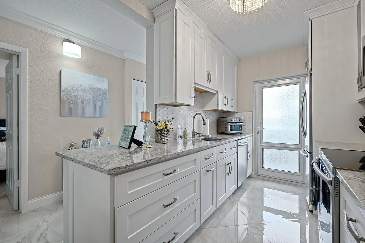 R.F015 at 1910 S Ocean Boulevard 204, Delray Beach