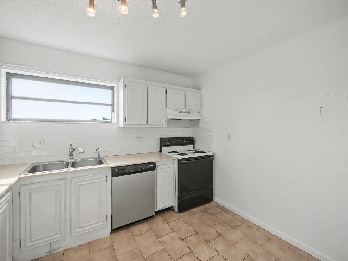 6-web-or-mls-004 at 4800 Bayview Drive 606, Fort Lauderdale