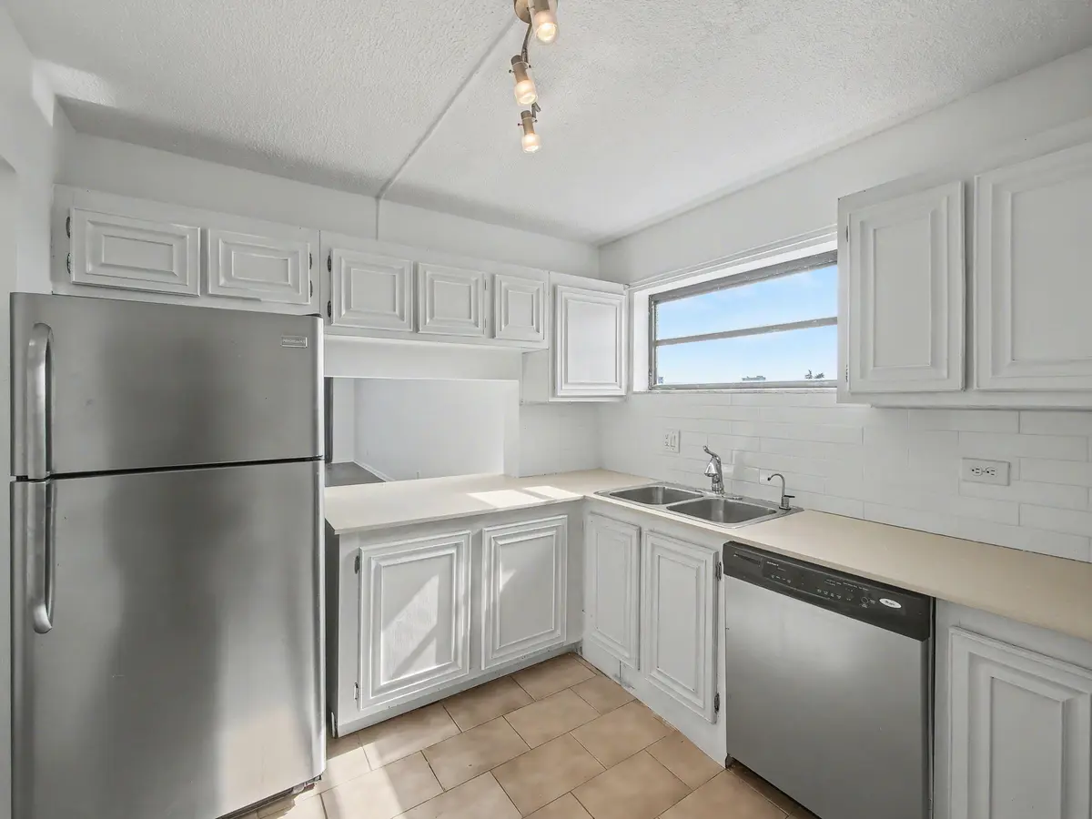 7-web-or-mls-005 at 4800 Bayview Drive 606, Fort Lauderdale