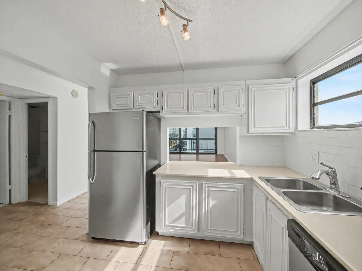 8-web-or-mls-006 at 4800 Bayview Drive 606, Fort Lauderdale