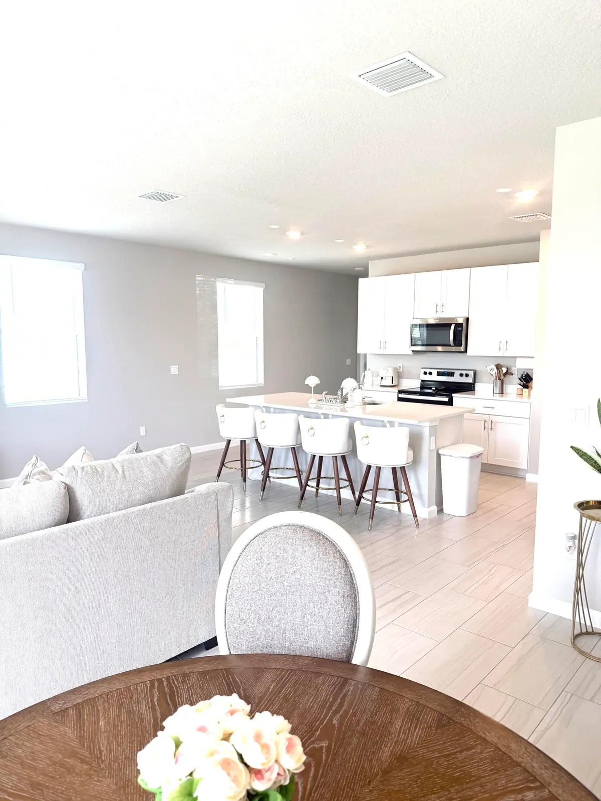 Dining at 389 Salisbury Circle, Fort Pierce