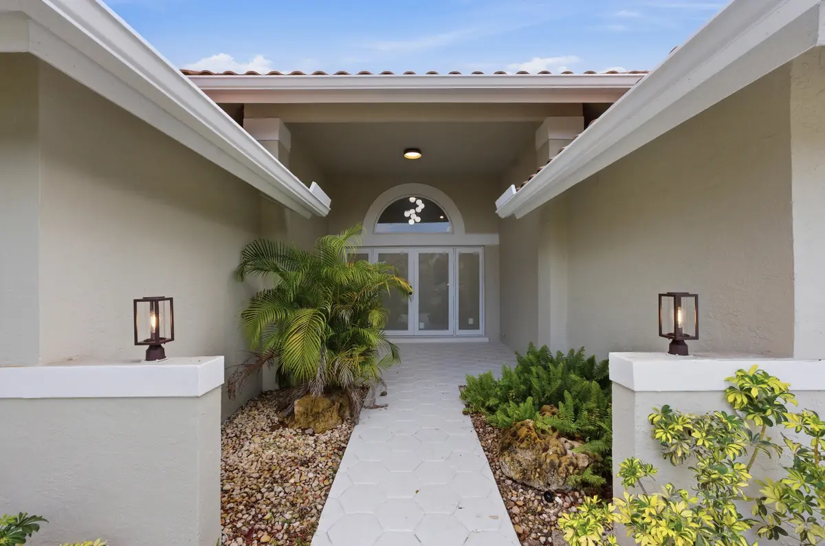 4__jjl2112 at 9677 N Springs Way, Coral Springs