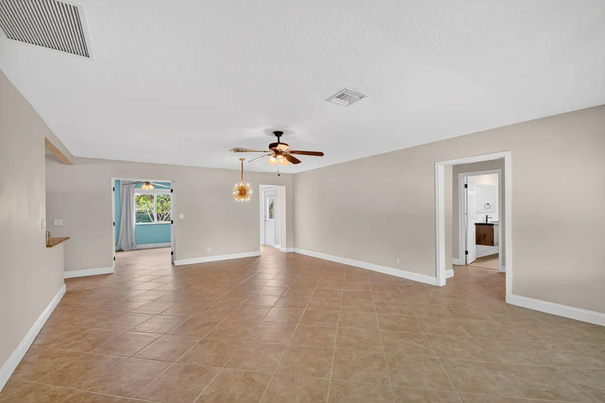 View walking in at 146 Wellesley Drive, Lake Worth Beach