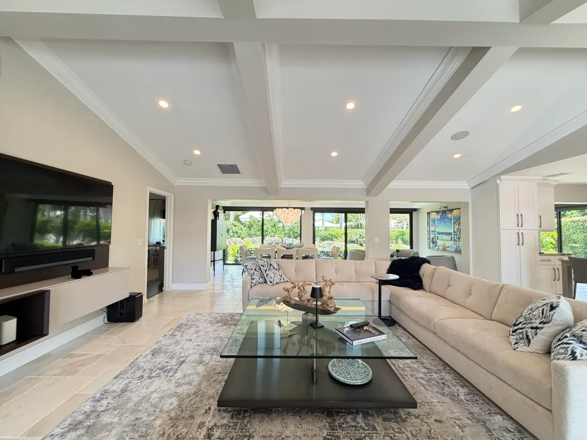 TV area at 3661 Royal Tern Circle, Boynton Beach
