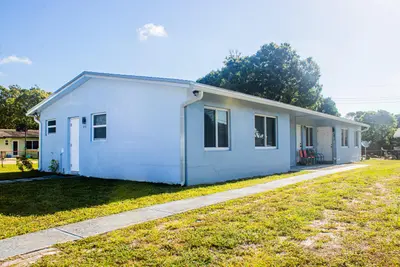 2710 NW 24th Avenue 1-2, Oakland Park – sold