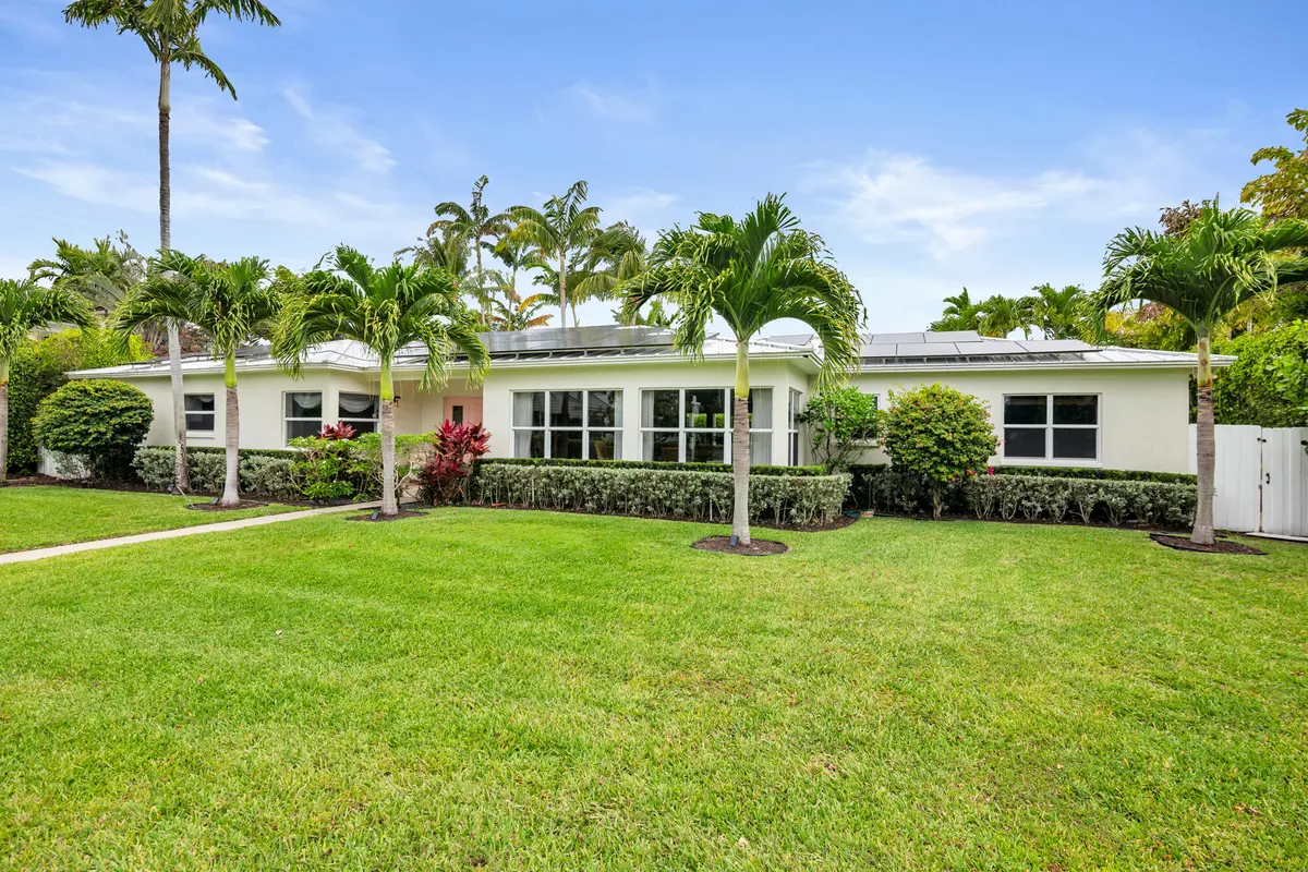 Front Garden at 225 Russlyn Drive, West Palm Beach
