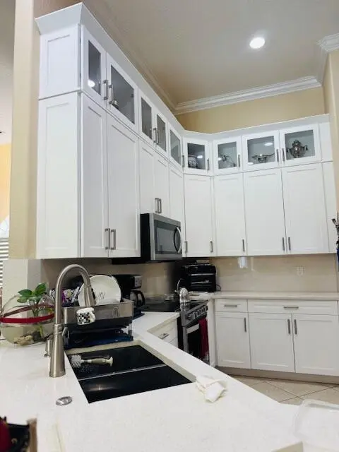 CABINETS at 12517 Temple Blvd Boulevard, West Palm Beach