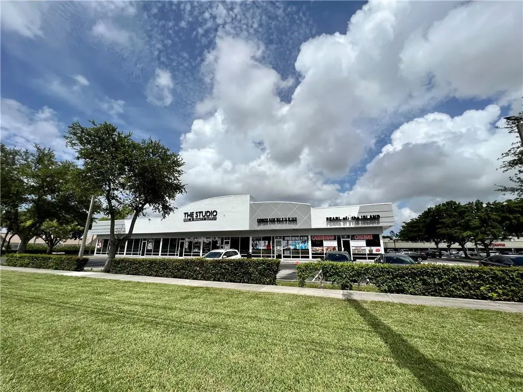 FRONT OF PLAZA at 1490 N State Road 7 B, Margate