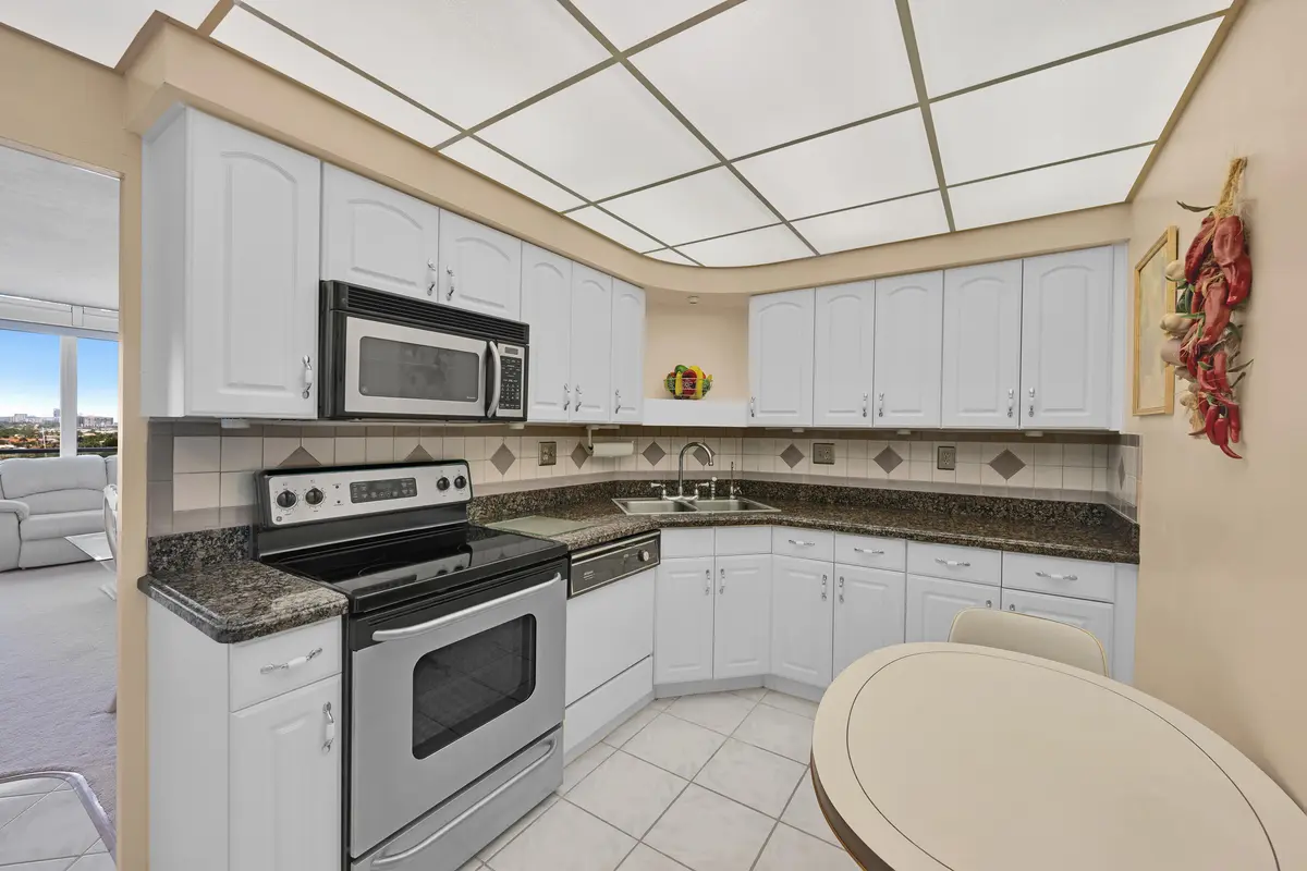3233l NE 34th St #1406 00007 at 3233 NE 34th Street 1406, Fort Lauderdale