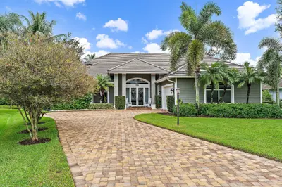 18647 SE Lakeside Way, Tequesta – sold