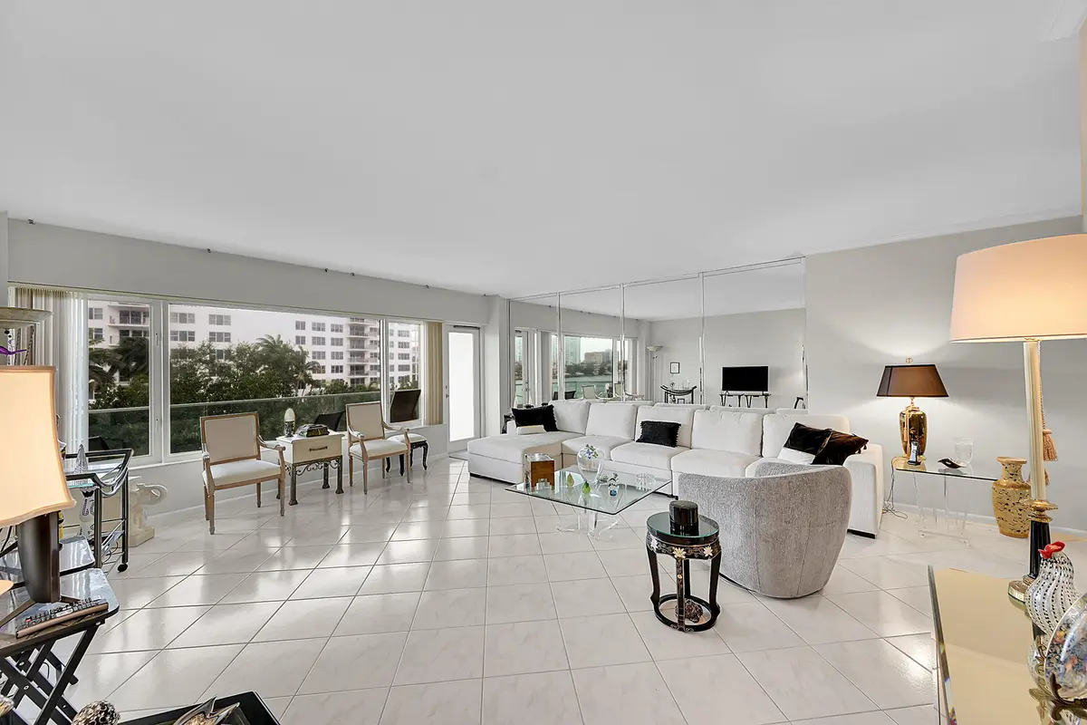 Family Room at 701 E Camino Real 4b, Boca Raton