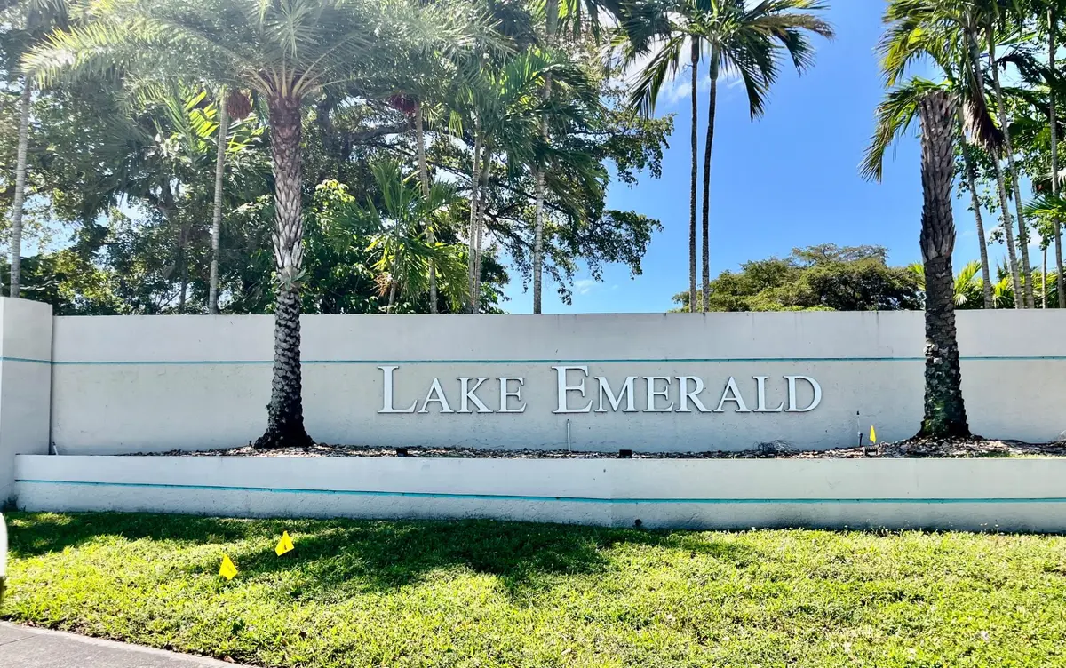 113 Lake Emerald Drive 209, Oakland Park, FL – photo 1