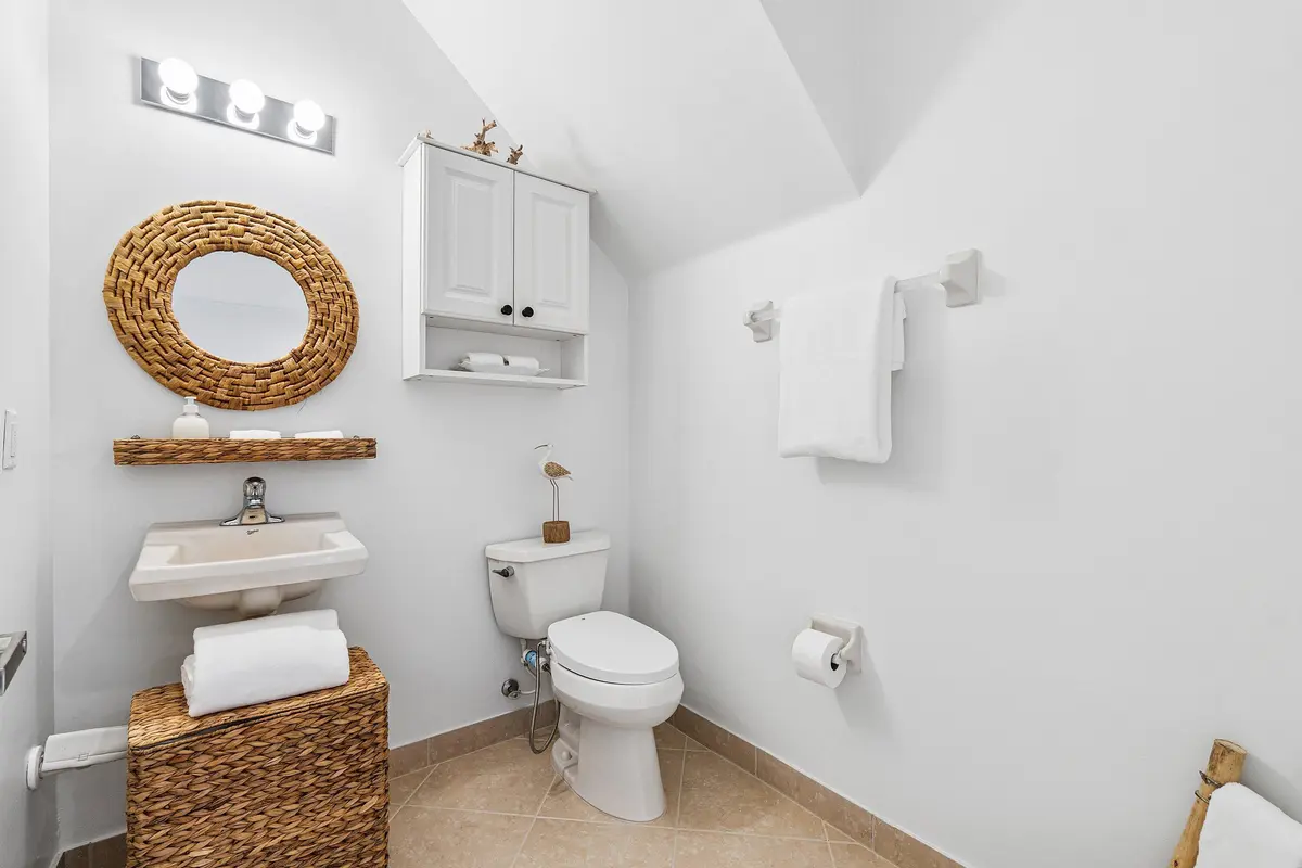 1st floor half bath at 1359 Vía De Pepi, Boynton Beach