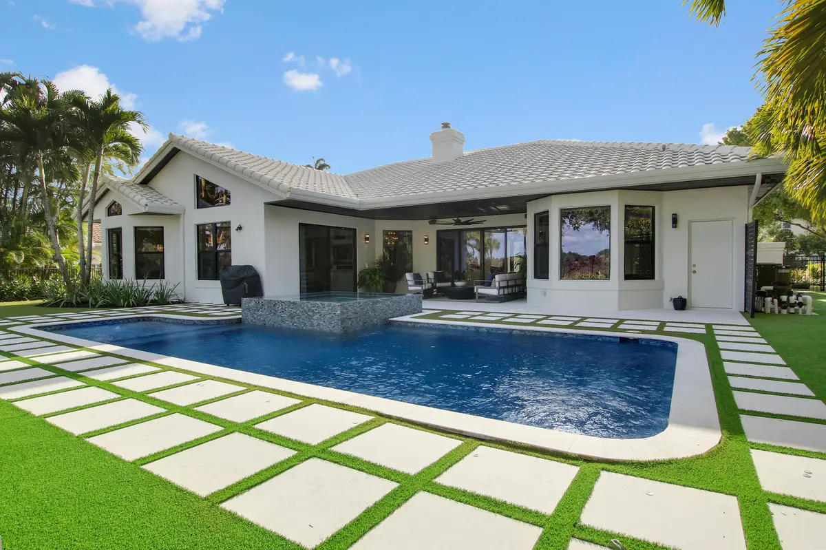 10720 pool c at 10720 Ave Of The Pga, Palm Beach Gardens