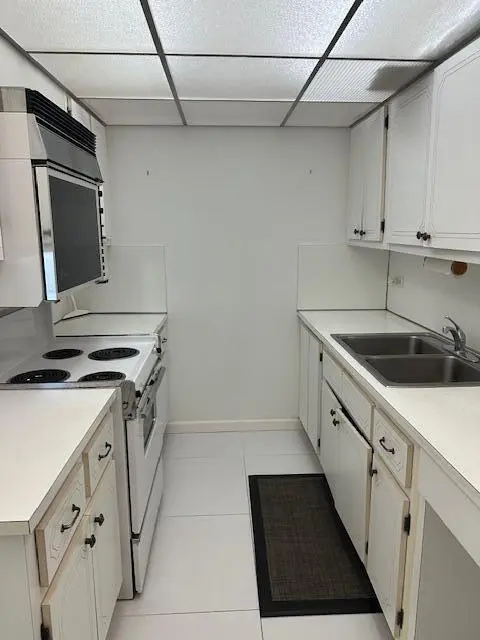 108 Kitchen 2 at 1208 Marine Way 108, North Palm Beach