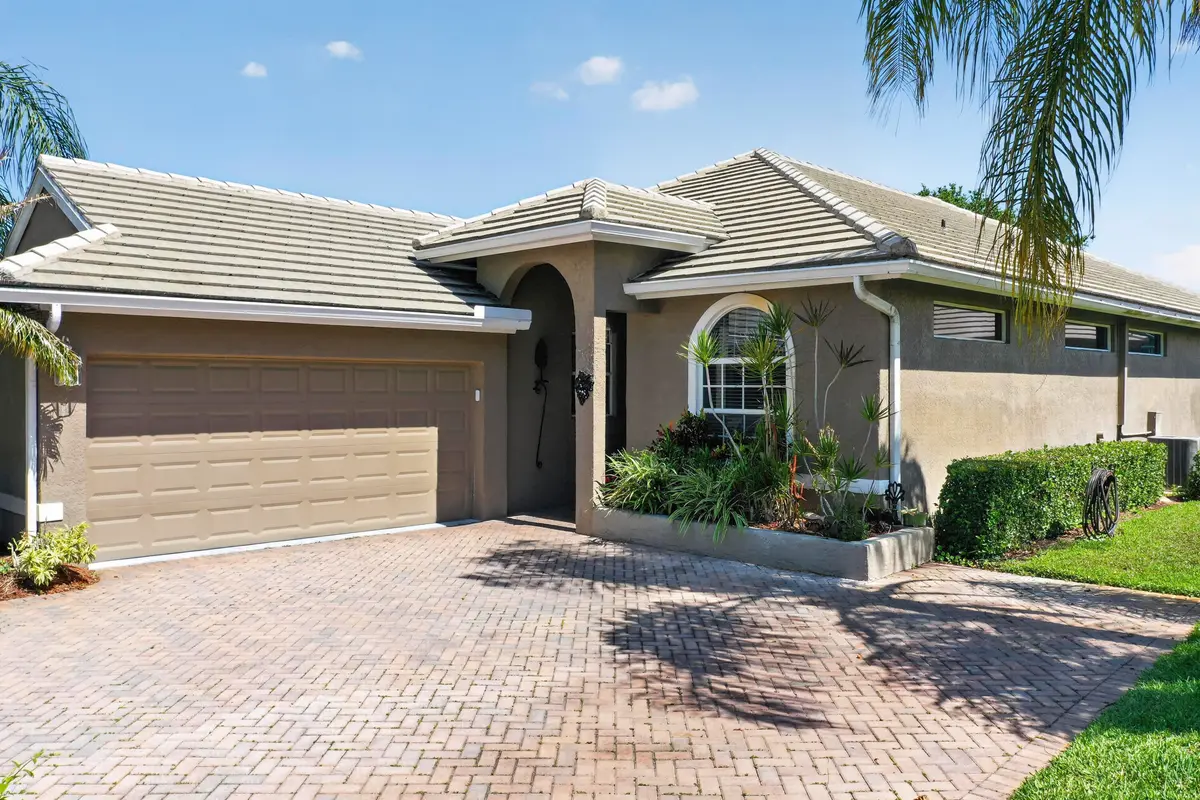 front at 9434 Poinciana Court, Fort Pierce
