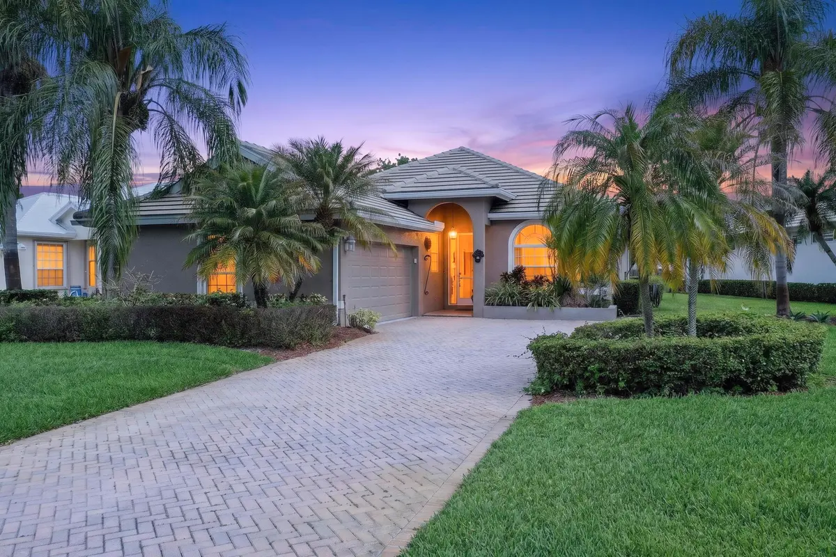 front at 9434 Poinciana Court, Fort Pierce