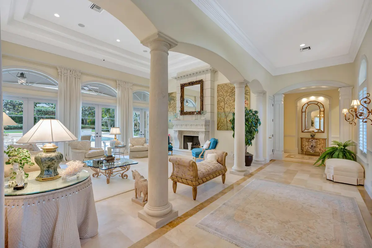 Applied Moulding at 469 Mariner Drive, Jupiter