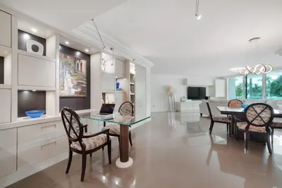550 SE Mizner Boulevard B209, Boca Raton – Condominium for sale