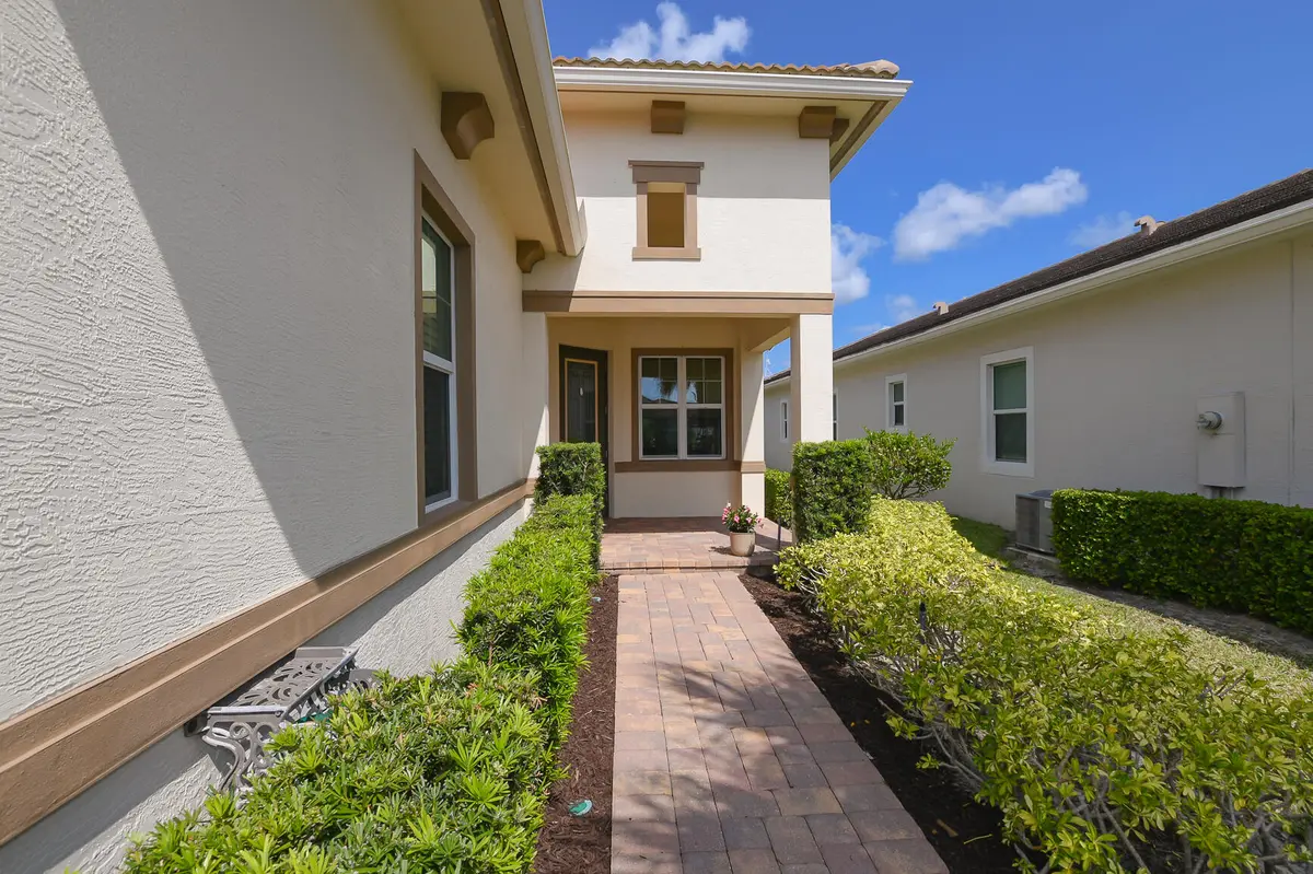 LR-6872 at 8942 SW Pepoli Way, Port St. Lucie