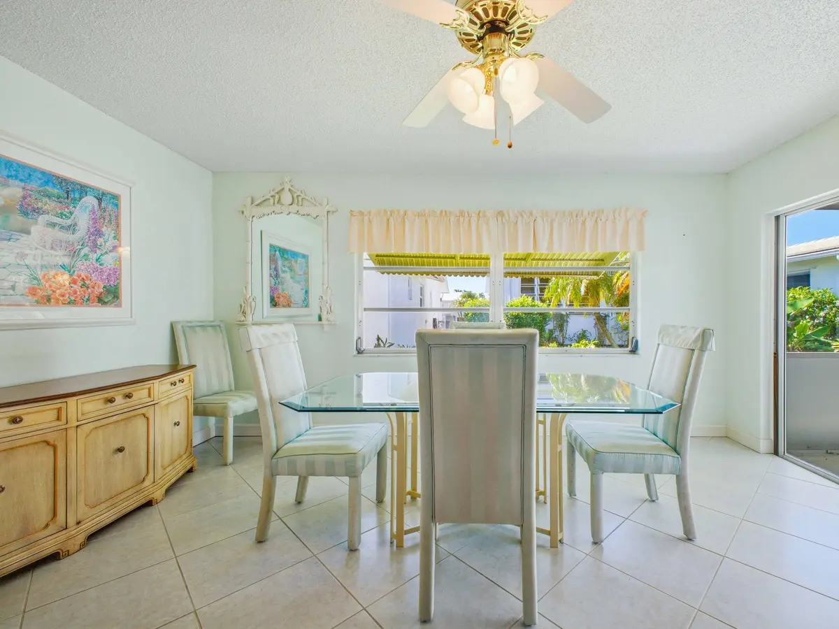 Dining at 2020 SW 17th Avenue, Boynton Beach