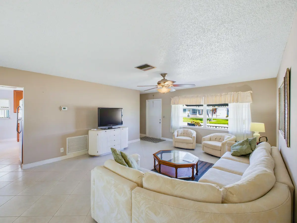 Living at 2020 SW 17th Avenue, Boynton Beach