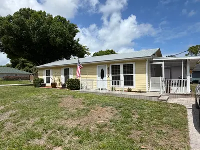 2326 SW 15th St Street, Vero Beach – Single Family Residence for sale