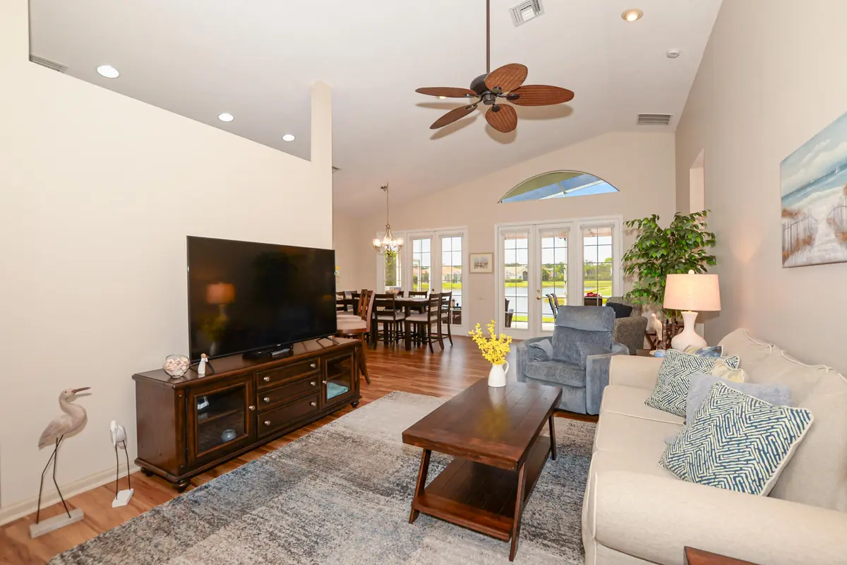 Family at 421 NW Sunview Way, Port St. Lucie