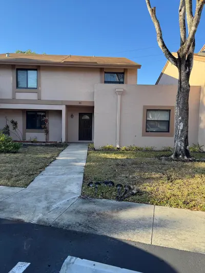 31 Chestnut Circle, Cooper City – Townhouse for sale
