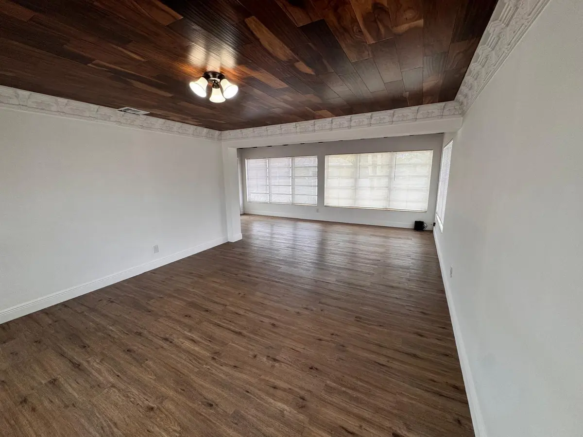 11 9 at 11 NW 56th Street, Oakland Park