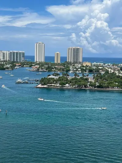 2640 Lake Shore Drive 1811, Riviera Beach – Condominium for sale