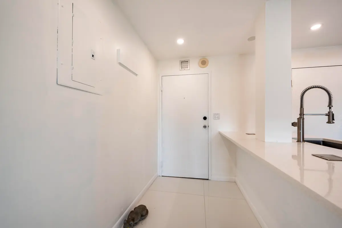 _DSC1623 at 900 NE 18th Avenue 408, Fort Lauderdale