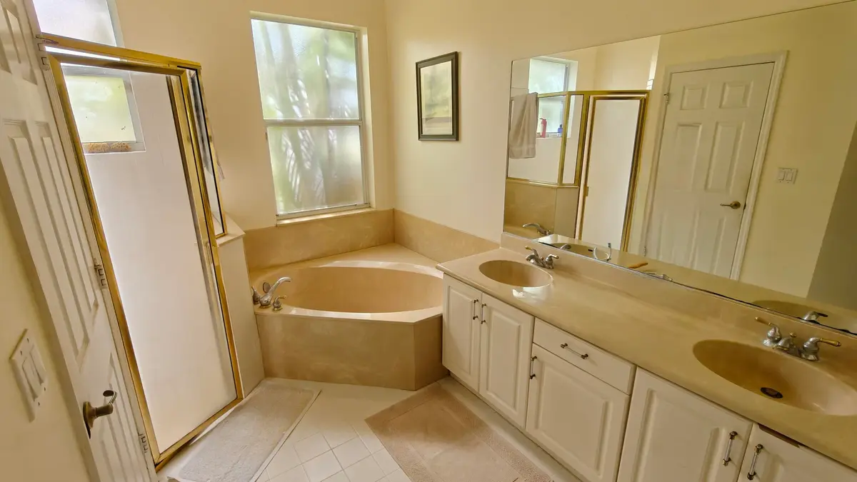 5880 Primary bathroom at 5880 NW 121 Avenue, Coral Springs