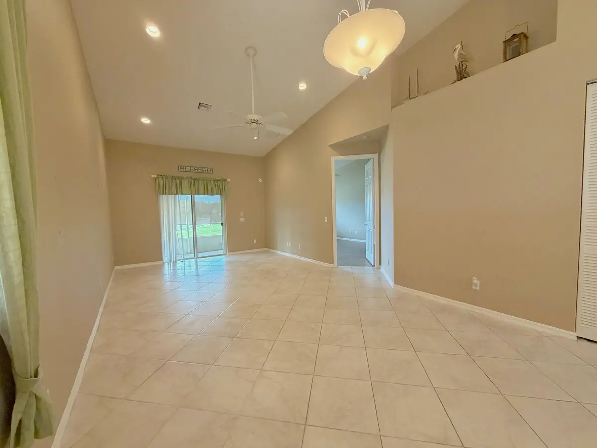 Great Room at 6510 Oxford Circle 101, Vero Beach