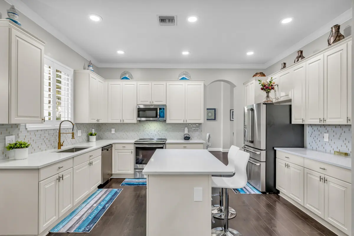 MANDERLY KITCHEN 30 at 4661 Manderly Drive, Wellington