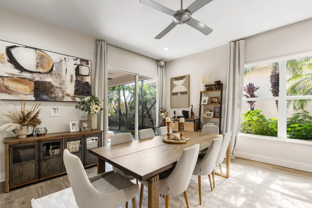 Dining at 112 Isle Verde Way, Palm Beach Gardens