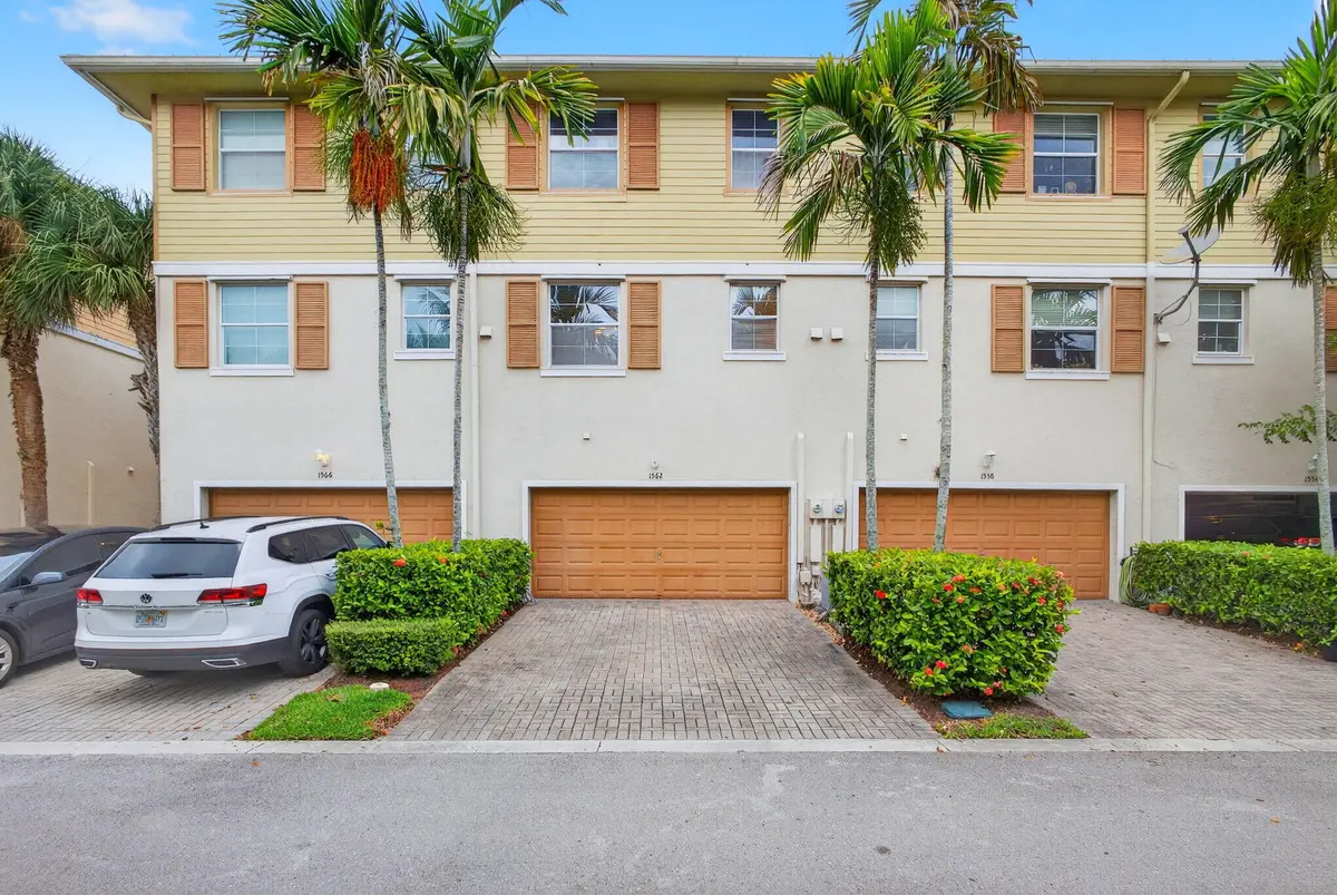 2 Car garage at 1562 Grande Cull Way, Jupiter