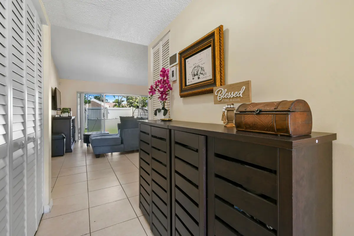 4KnightsbridgeLn(5) at 4 Knightsbridge Lane, Boynton Beach