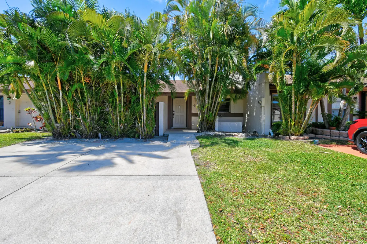4KnightsbridgeLn(1) at 4 Knightsbridge Lane, Boynton Beach