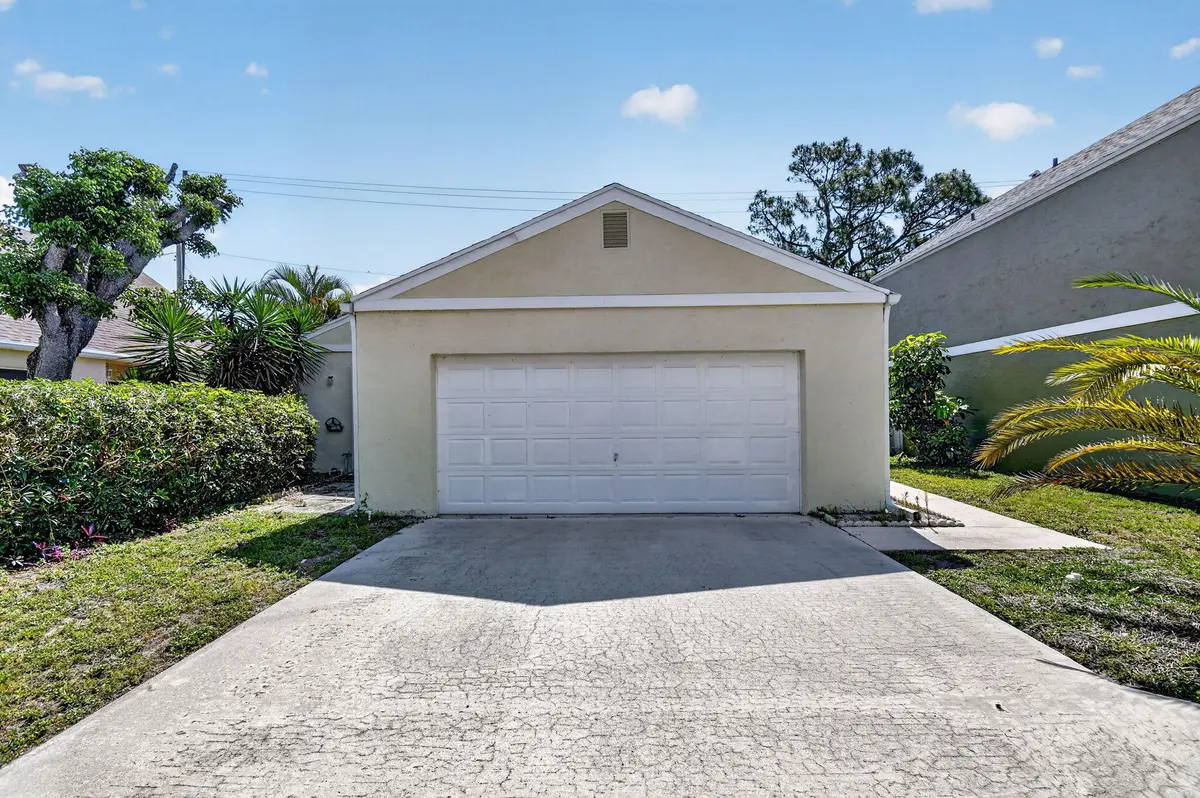 3-web-or-mls-DSC_8596 at 9 Corrie Place, Boynton Beach