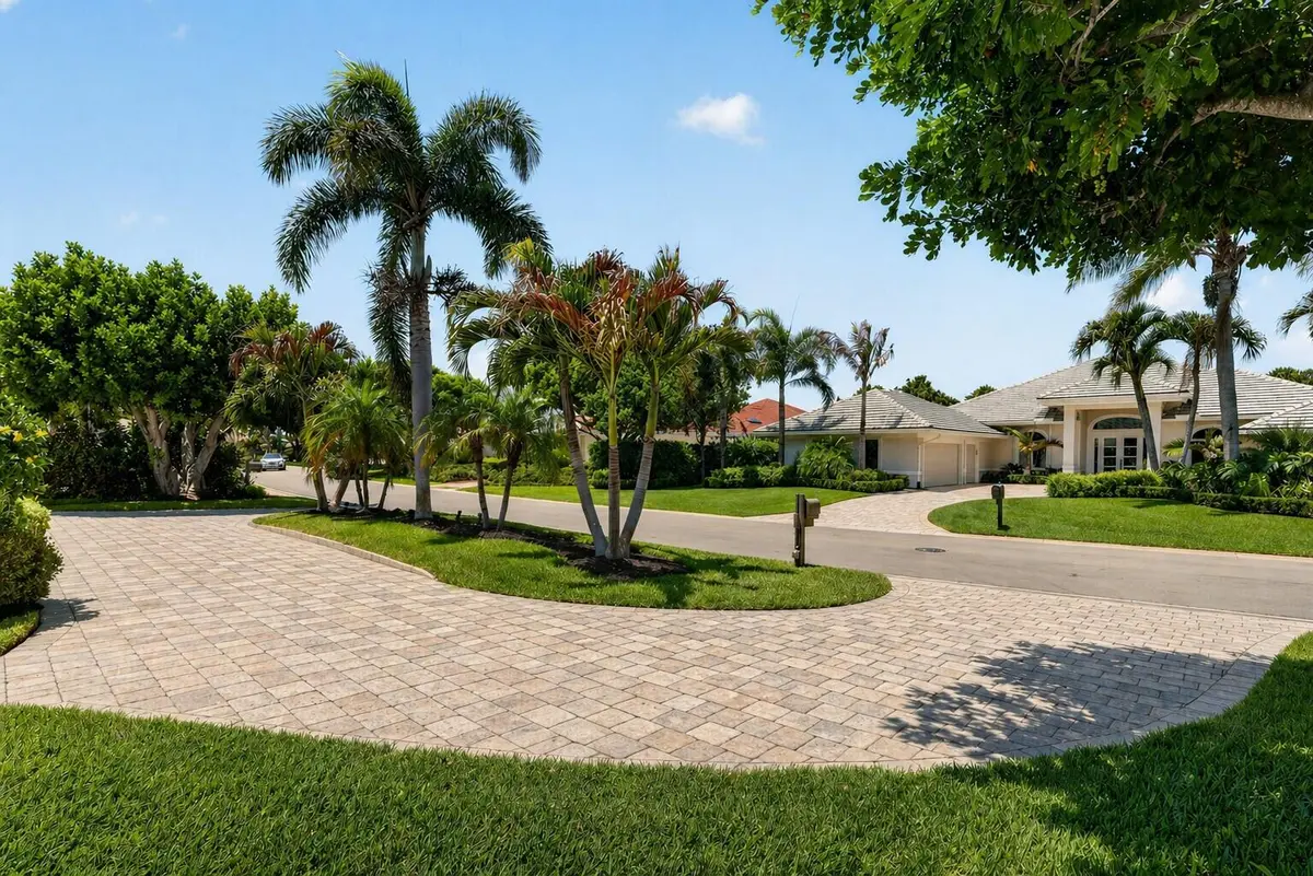 Circular Driveway at 6711 SE Barrington Drive, Stuart