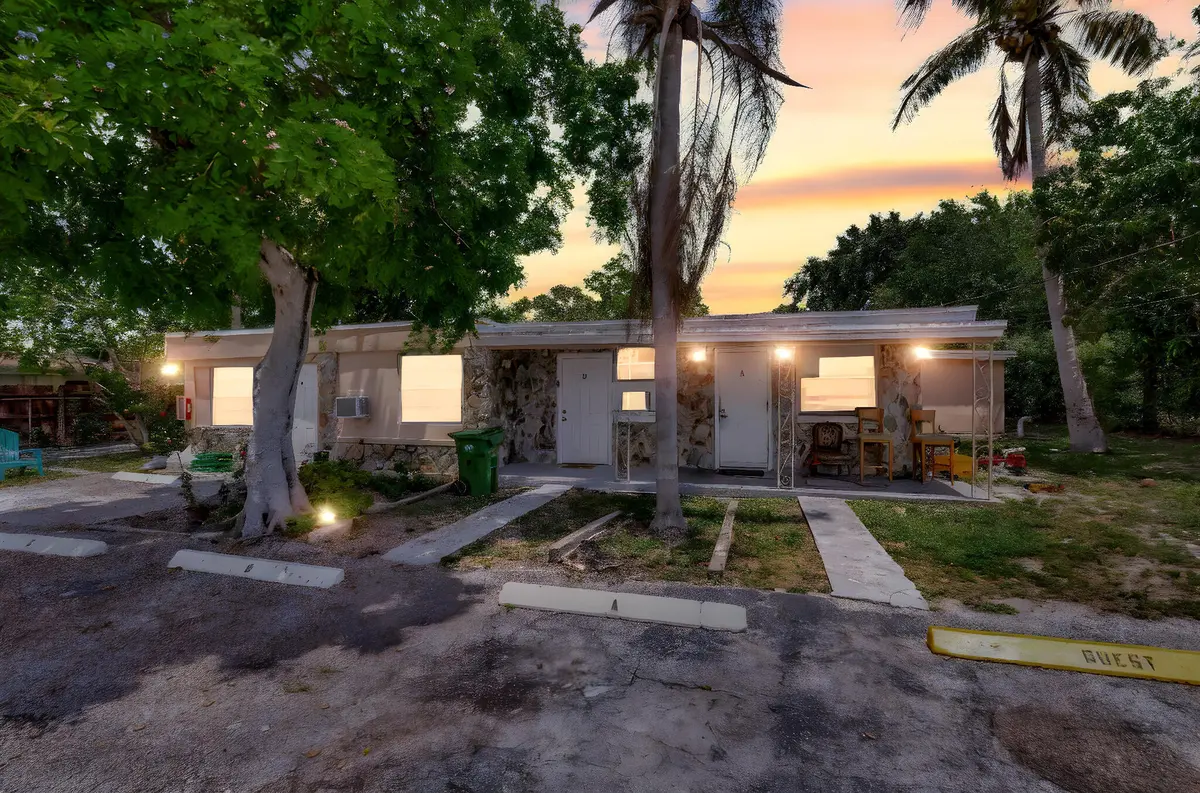 3-web-or-mls-DSC_7661 day to dusk at 3063 Floweva Street A, West Palm Beach