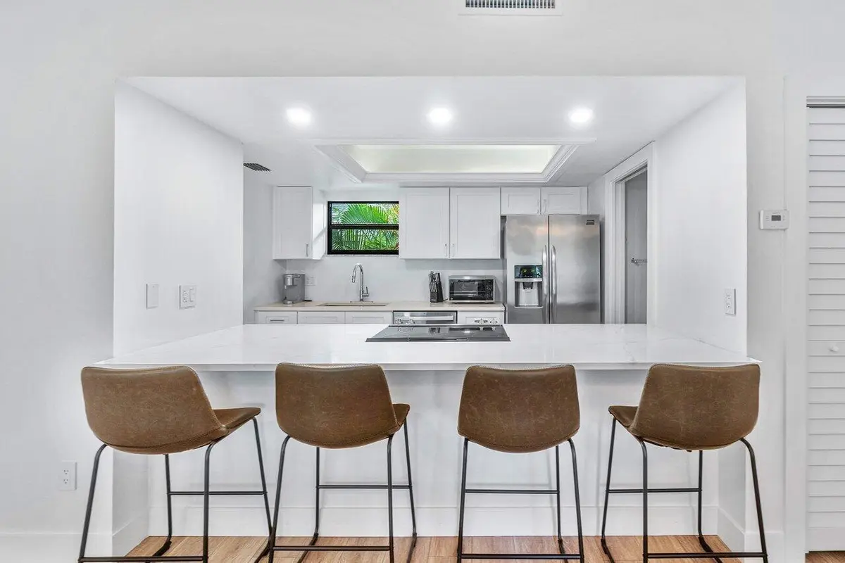 Bar Seating at 11863 Wimbledon Circle 504, Wellington
