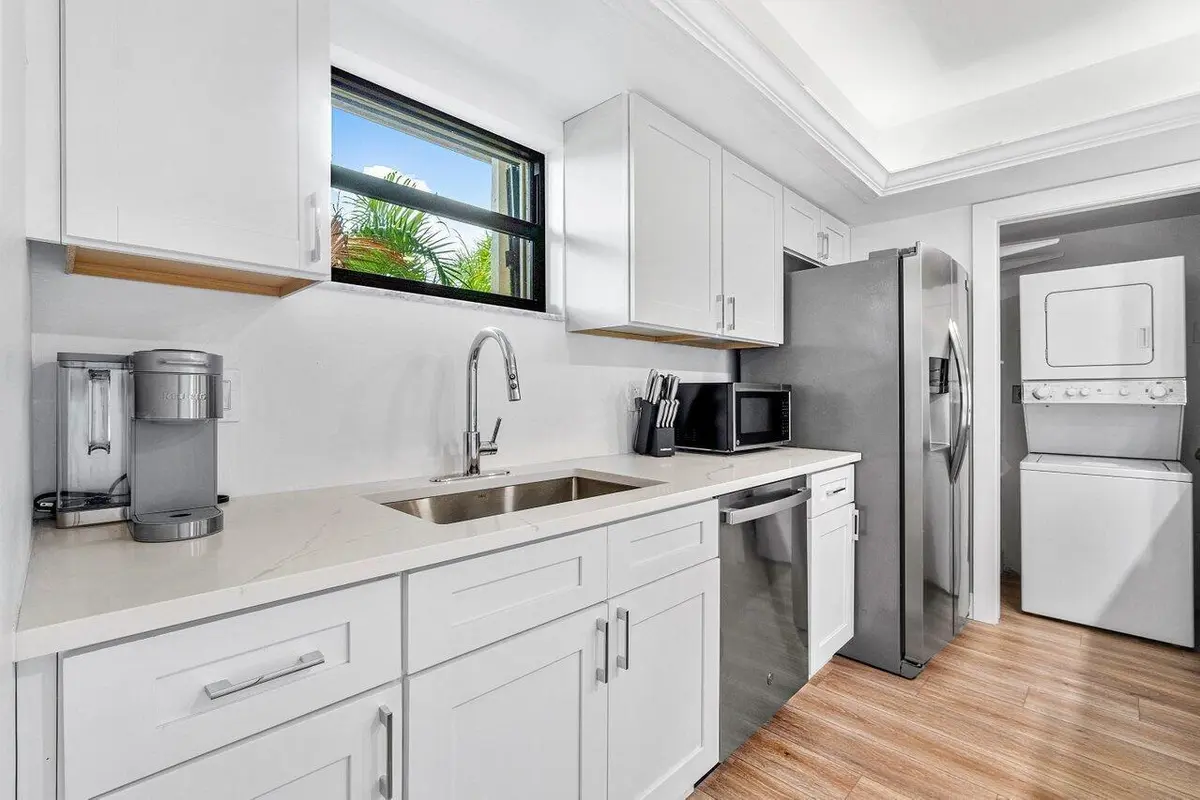 Kitchen at 11863 Wimbledon Circle 504, Wellington