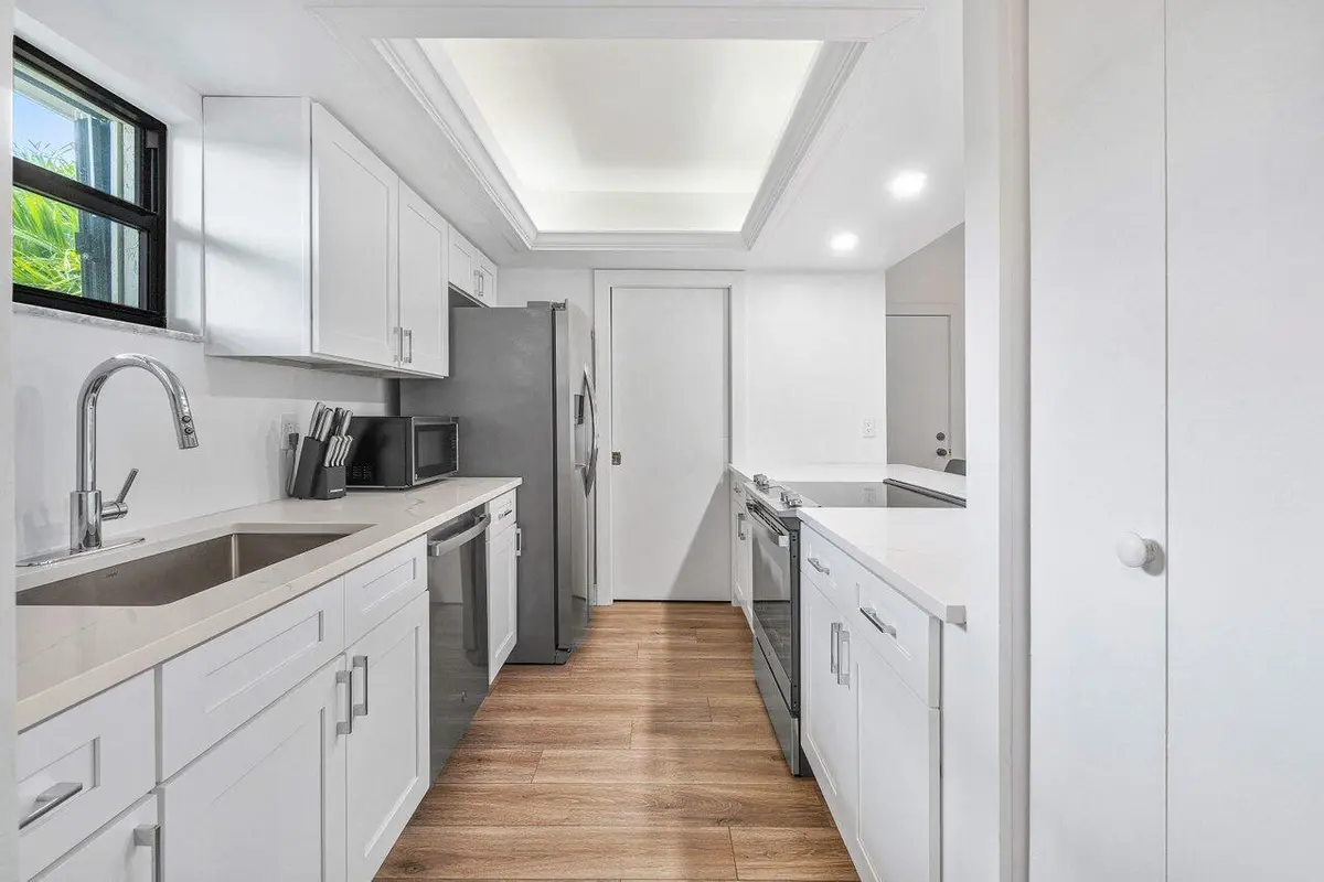 Kitchen at 11863 Wimbledon Circle 504, Wellington