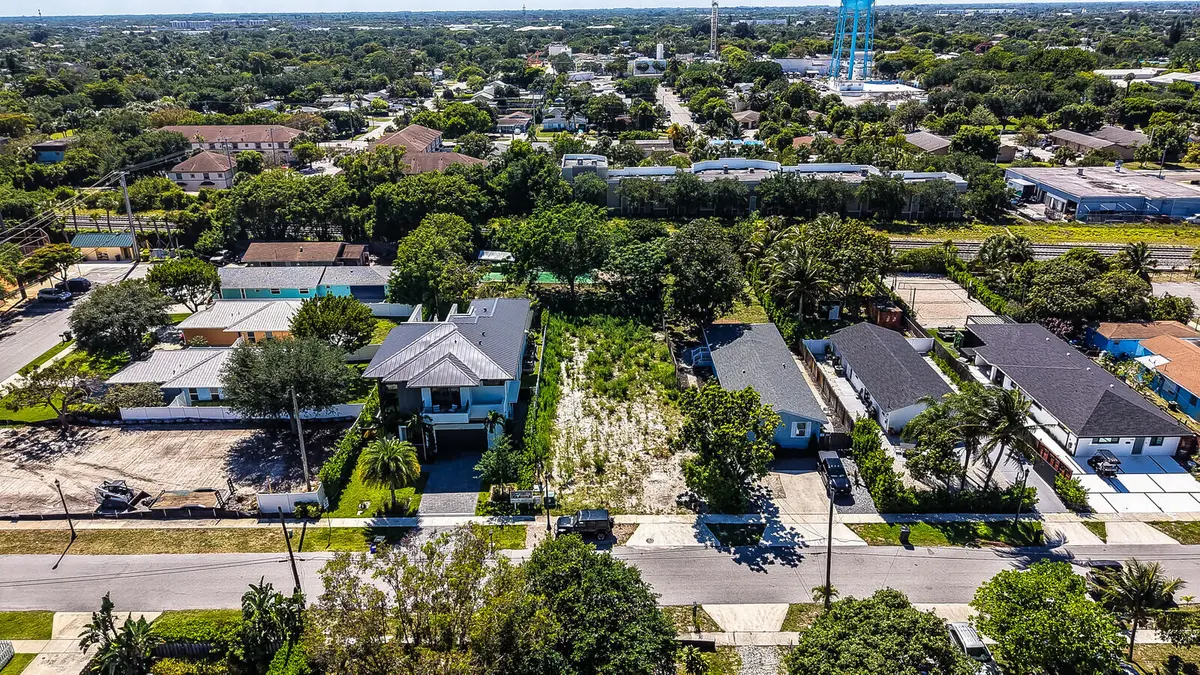 Osceola Park at 618 SE 2nd Avenue, Delray Beach