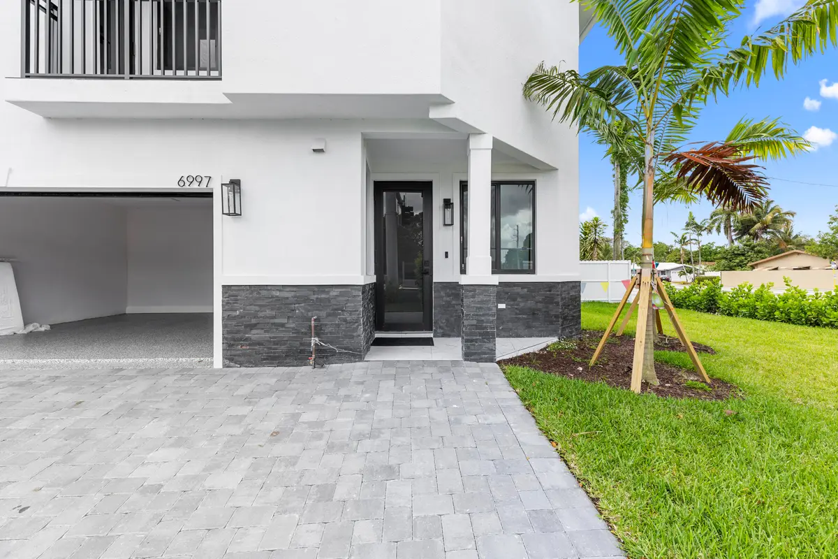R6II5402 at 6997 NW 30th Terrace D, Fort Lauderdale