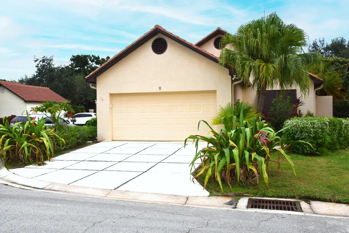 20231013142355608202000000-o at 11 N Ironwood Way Way, Palm Beach Gardens
